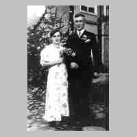 106-0076 Erika Hollstein mit Otto Auktun aus Kuglacken im Jahre 1928.jpg